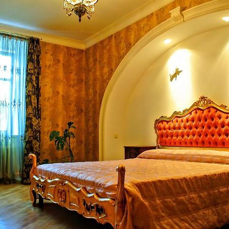 Apartment Na Rynok Square Lviv Bagian luar foto